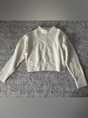 Zara Size Medium Cream Crew Neck Cropped Sweater